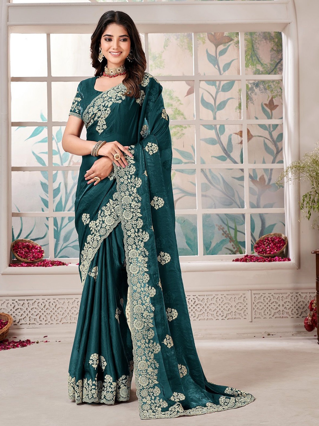 

Arron Creats Floral Embroidered Pure Chiffon Saree, Blue