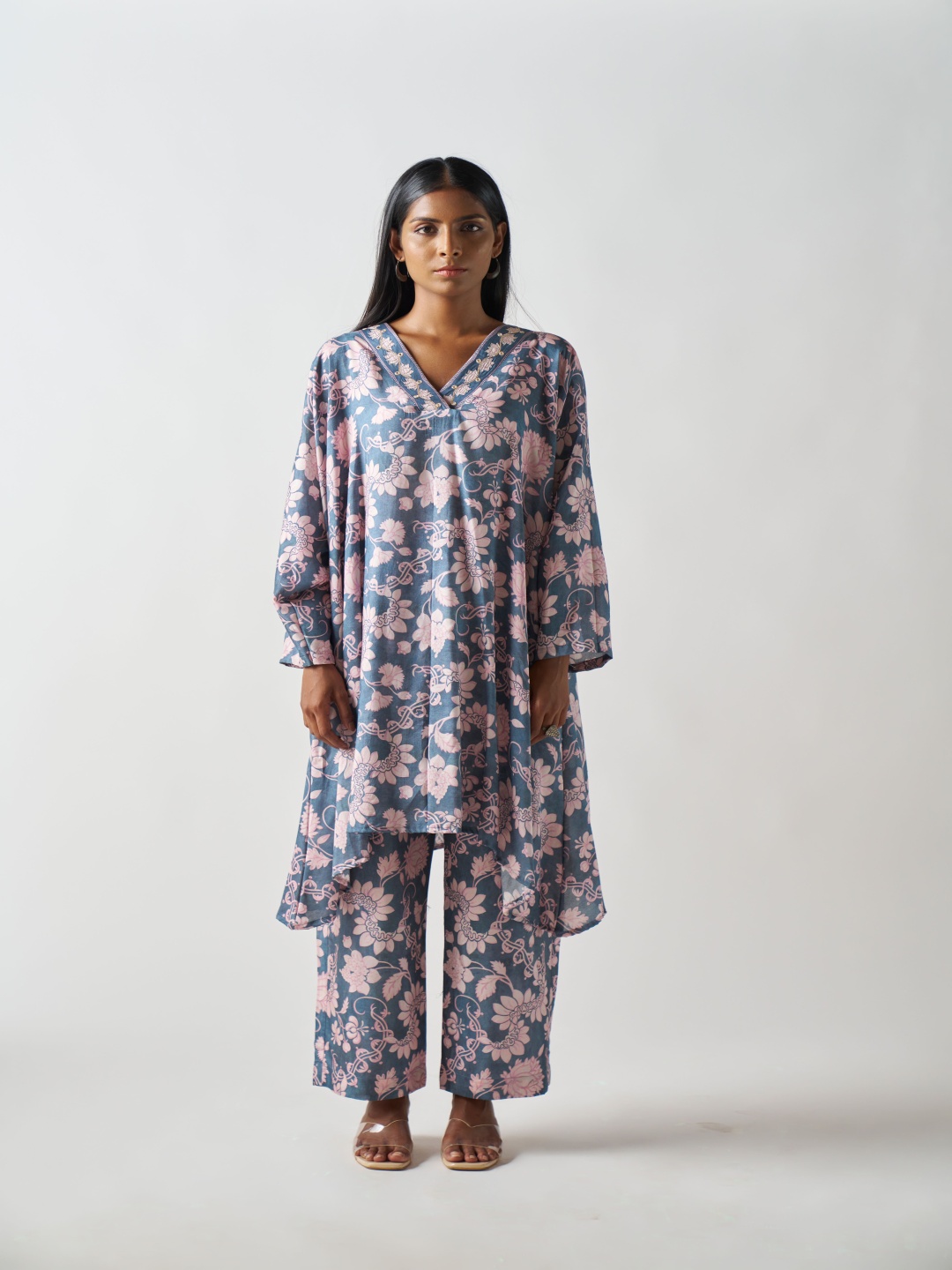 

SUKRUTI DESIGN Floral Printed Pure Silk V-Neck Kurta With Palazzo, Grey