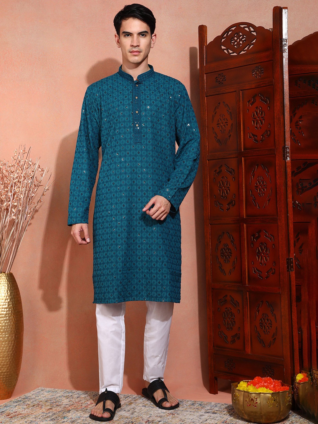 

SWAGG INDIA Men Ethnic Motifs Embroidered Chikankari Kurta, Teal