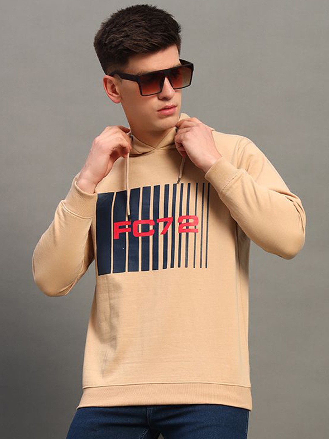 

THE CASUALS Men Printed Hooded Sweatshirt, Cream