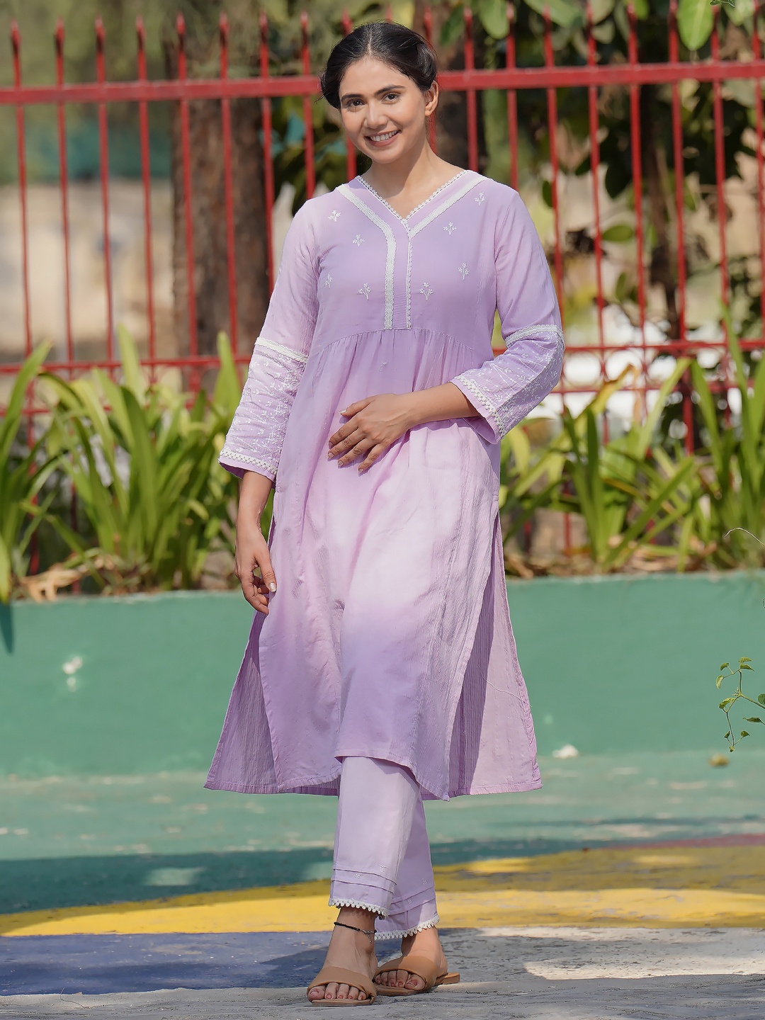 

zuri Floral Embroidered Pure Cotton V-Neck Straight Kurta With Trousers, Purple