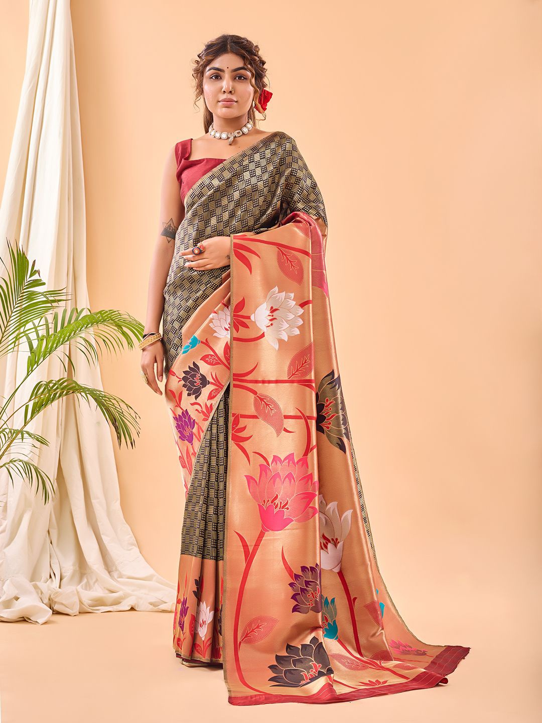 

TORONFRAS Checked Zari Kanjeevaram Saree, Grey