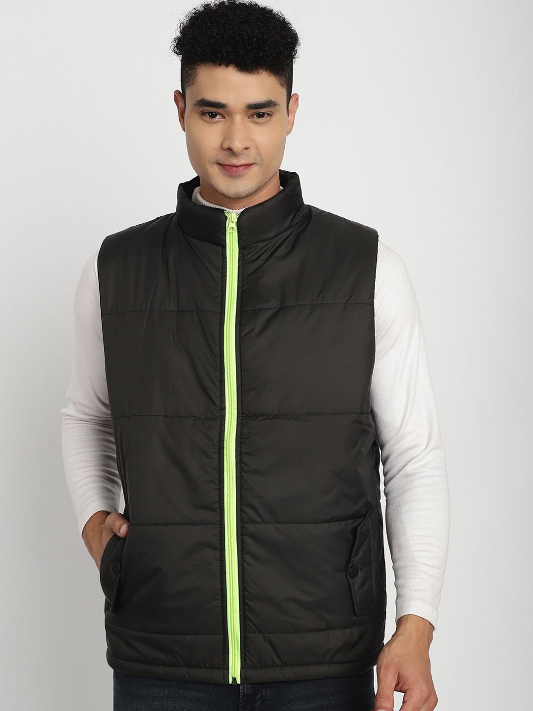 

SANHOK Men Colourblocked Lightweight Padded Jacket, Black