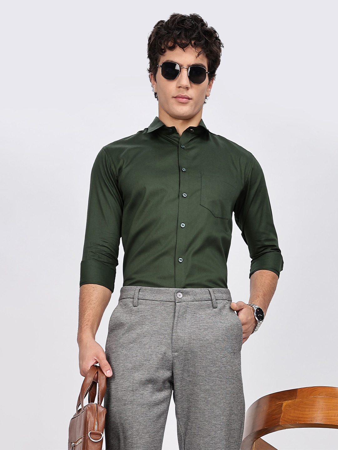 

BRUTTLYN Men Classic Slim Fit Spread Collar Solid Cotton Casual Shirt, Green