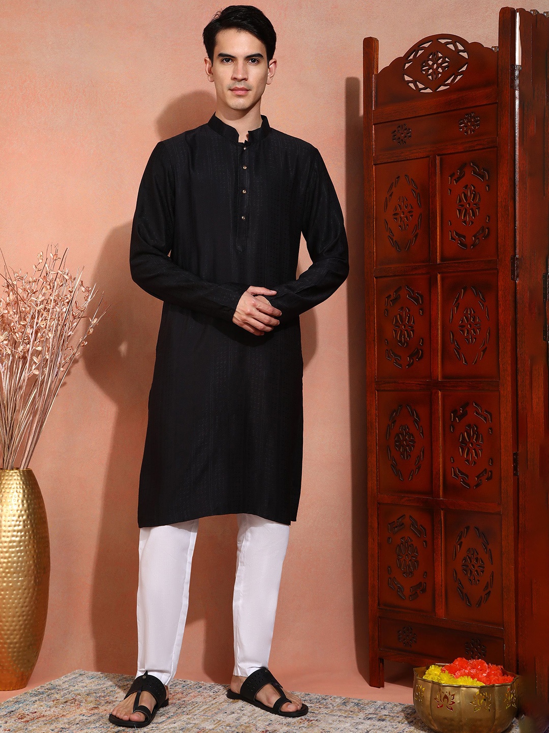 

SWAGG INDIA Men Kurta, Black