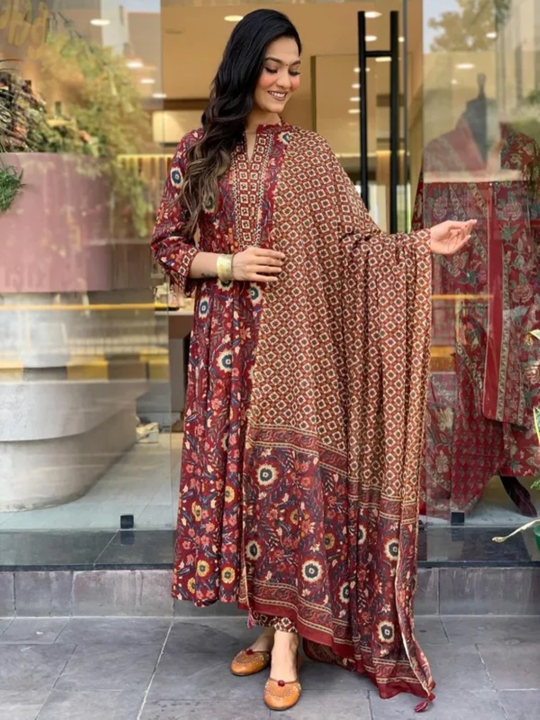 

PARNAVI Floral Printed V-Neck Pure Cotton Anarkali Kurta With Trousers & Dupatta, Maroon