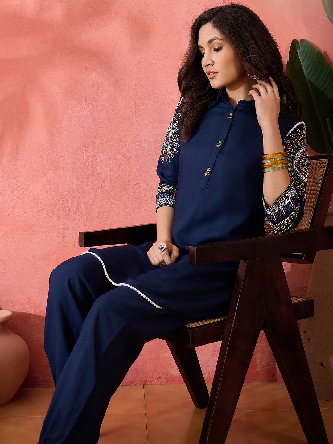 

Sangria Navy Blue Floral Embroidered Shirt Collar Pathani Kurta With Trouser