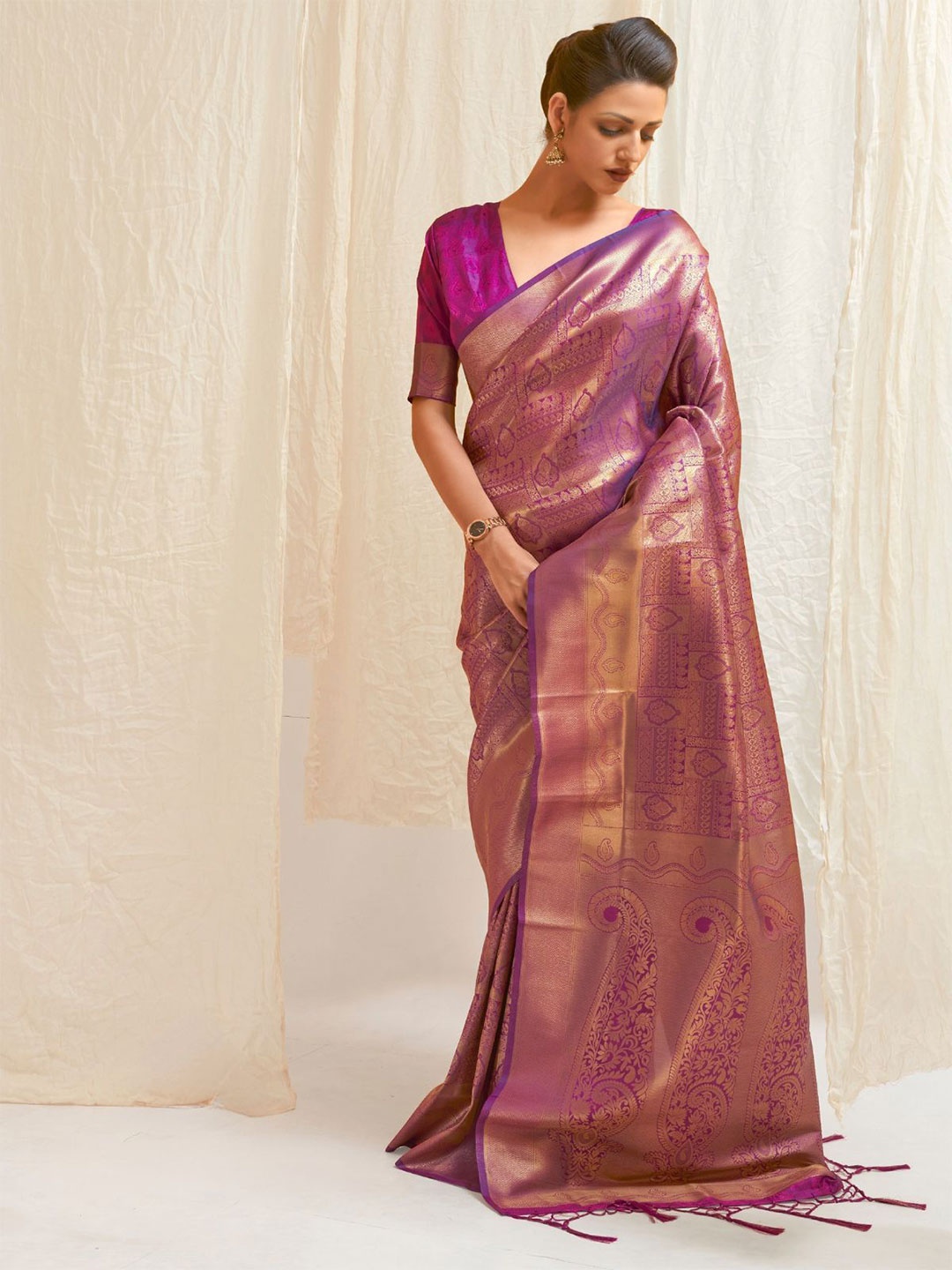 

ODETTE Ethnic Motifs Zari Silk Blend Saree, Pink