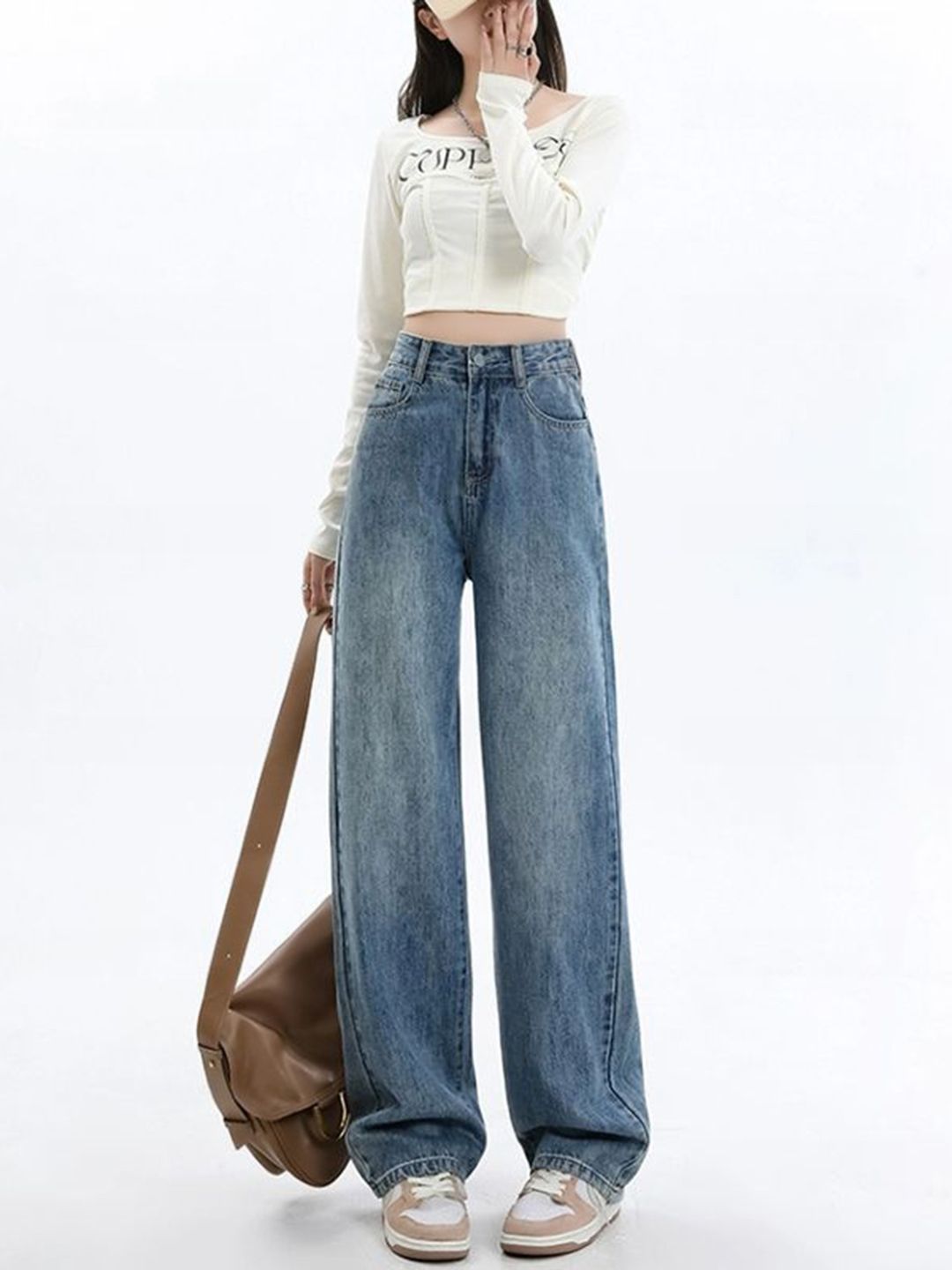 

bebe Women Straight Fit High-Rise Heavy Fade Jeans, Blue