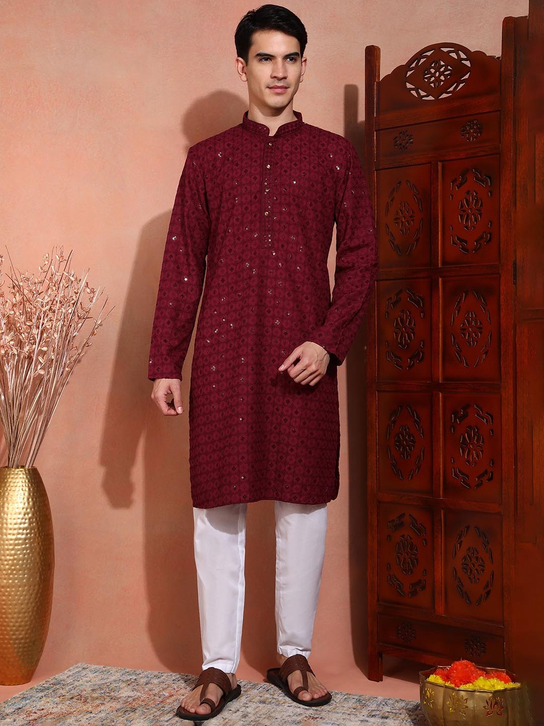 

SWAGG INDIA Men Ethnic Motifs Embroidered Chikankari Kurta, Maroon