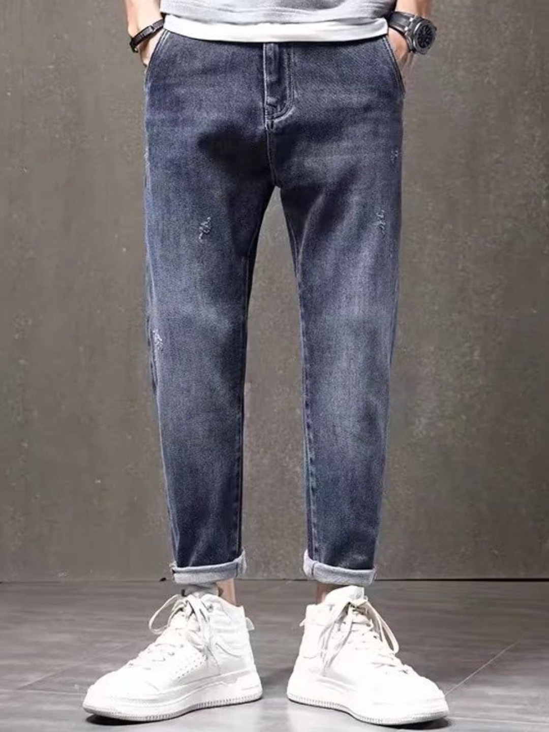 

HERE&NOW Men Slim Fit Low Distress Light Fade Jeans, Blue