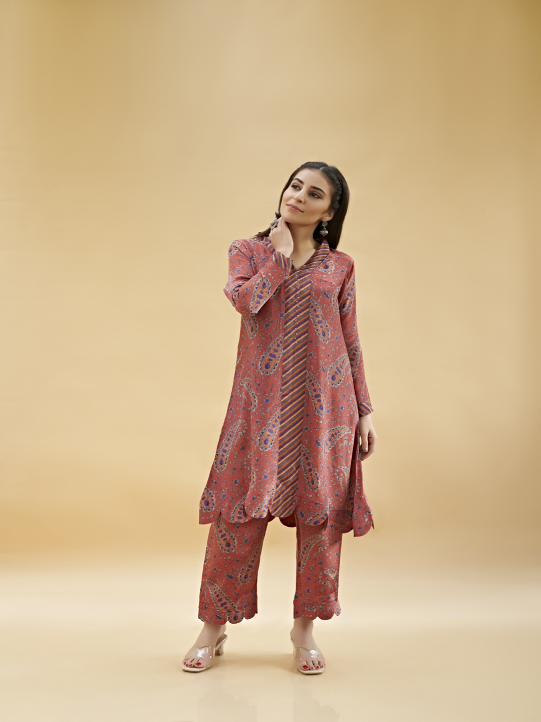 

SUKRUTI DESIGN Floral Printed Pure Silk V-Neck Kurta With Palazzos, Rust