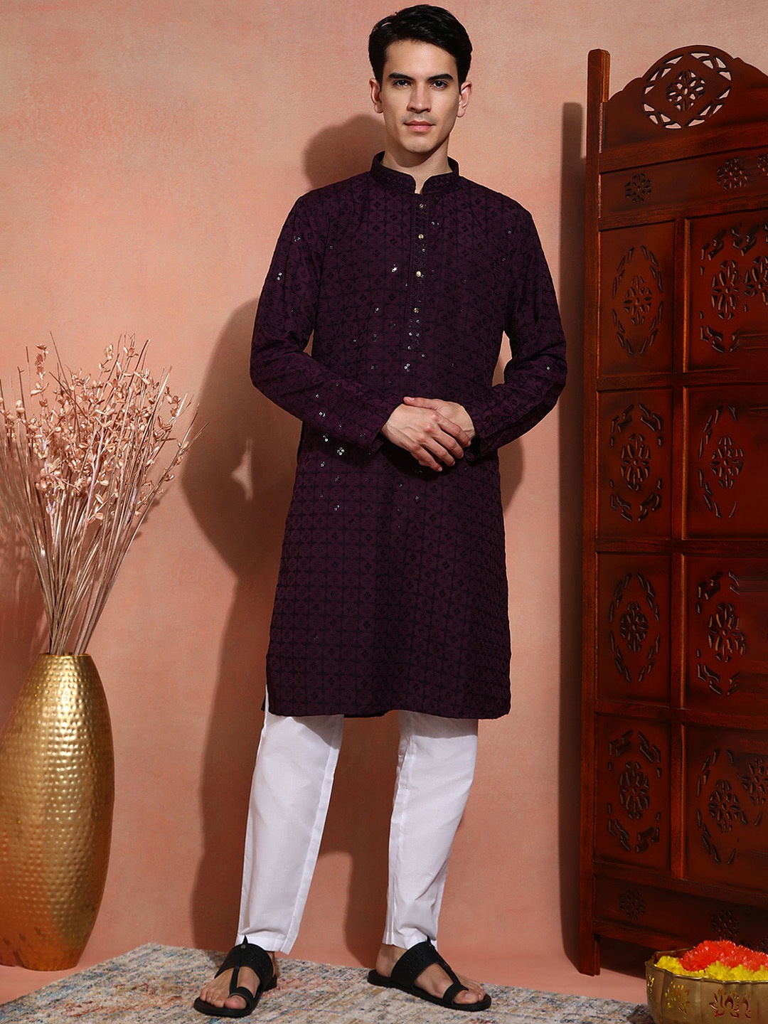 

SWAGG INDIA Men Ethnic Motifs Embroidered Chikankari Kurta, Purple