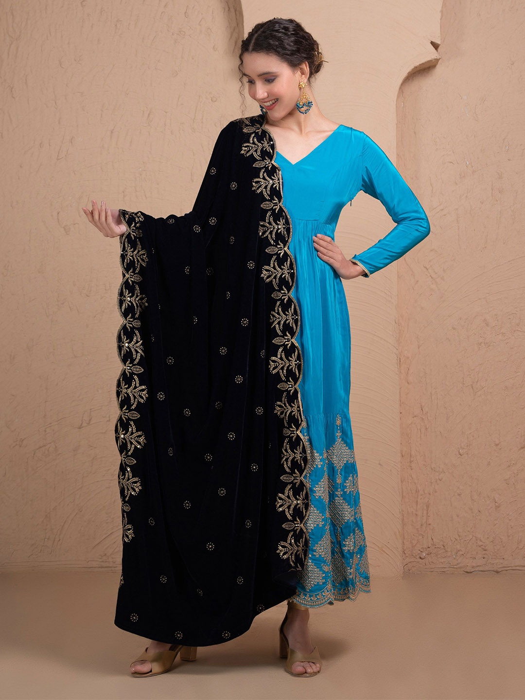 

SEW Floral Embroidered Velvet Dupatta With Thread Work, Navy blue