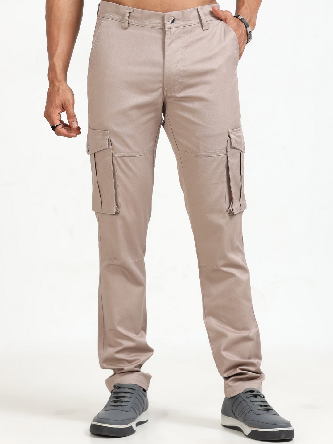 

NEVER NEUD Men Relaxed Popcorn Dobby Cargos Trousers, Tan