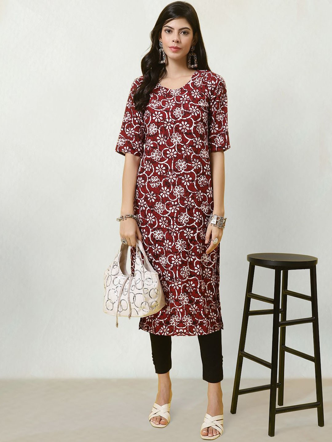 

Moda Rapido Floral Printed Round Neck Straight Kurta, Maroon
