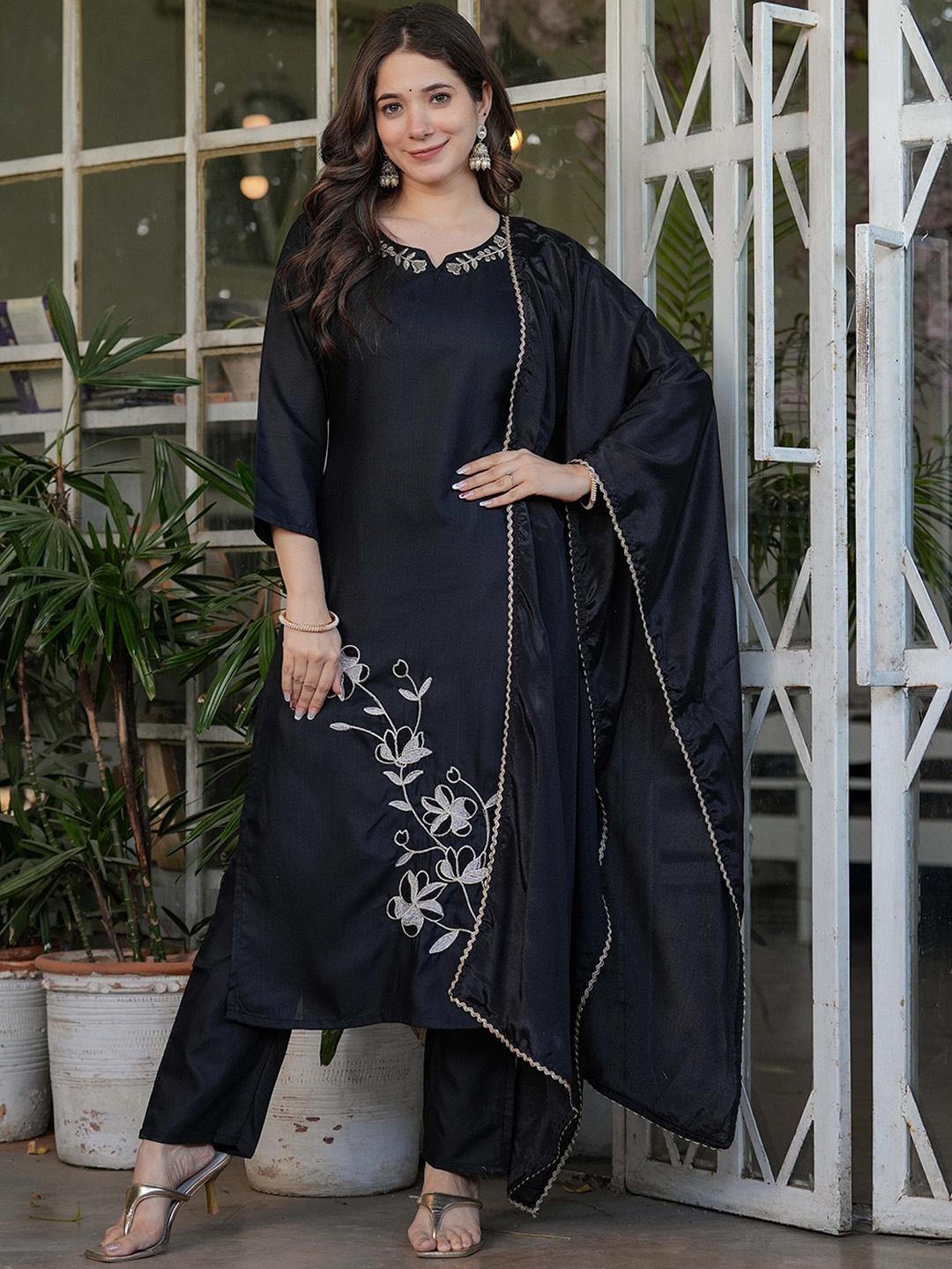 

Vintro Women Embroidered Regular Sequinned Kurta with Trousers & With Dupatta, Black