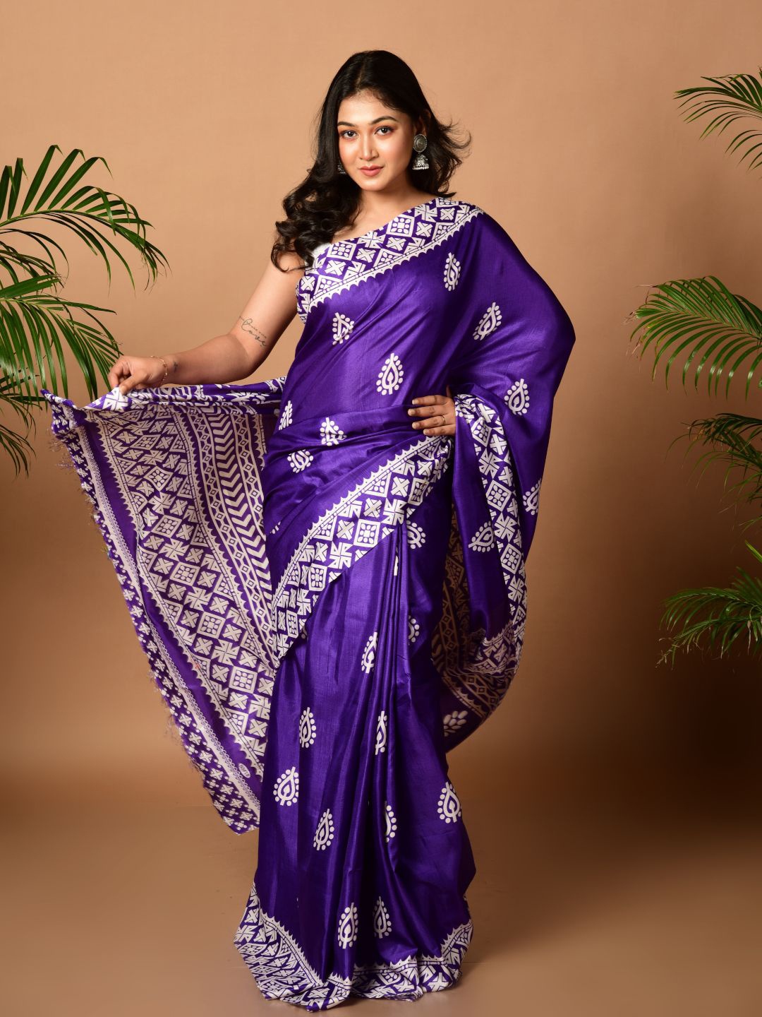 

HOUSE OF ARLI Floral Pure Silk Saree, Purple