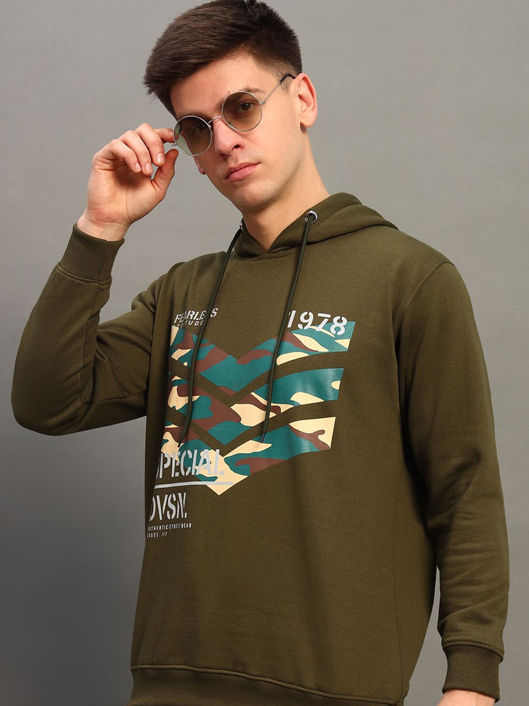 

THE CASUALS Men Printed Hooded Sweatshirt, Olive