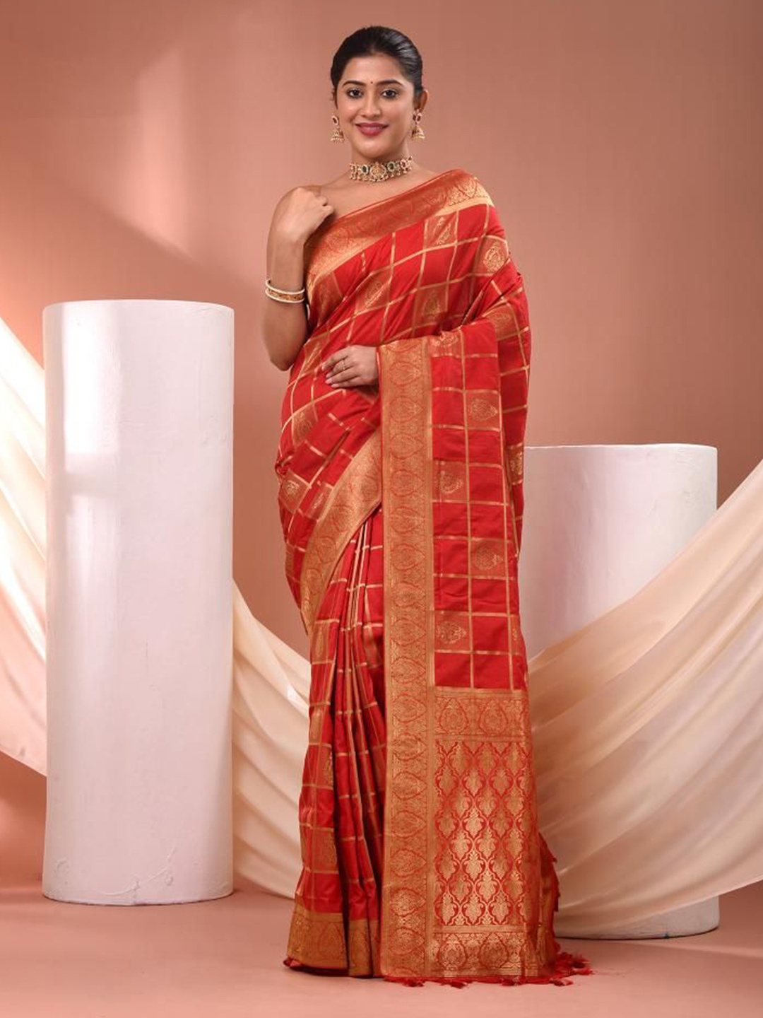 

VIBHAVARI women Checked Woven Design Zari Silk Blend Saree, Red