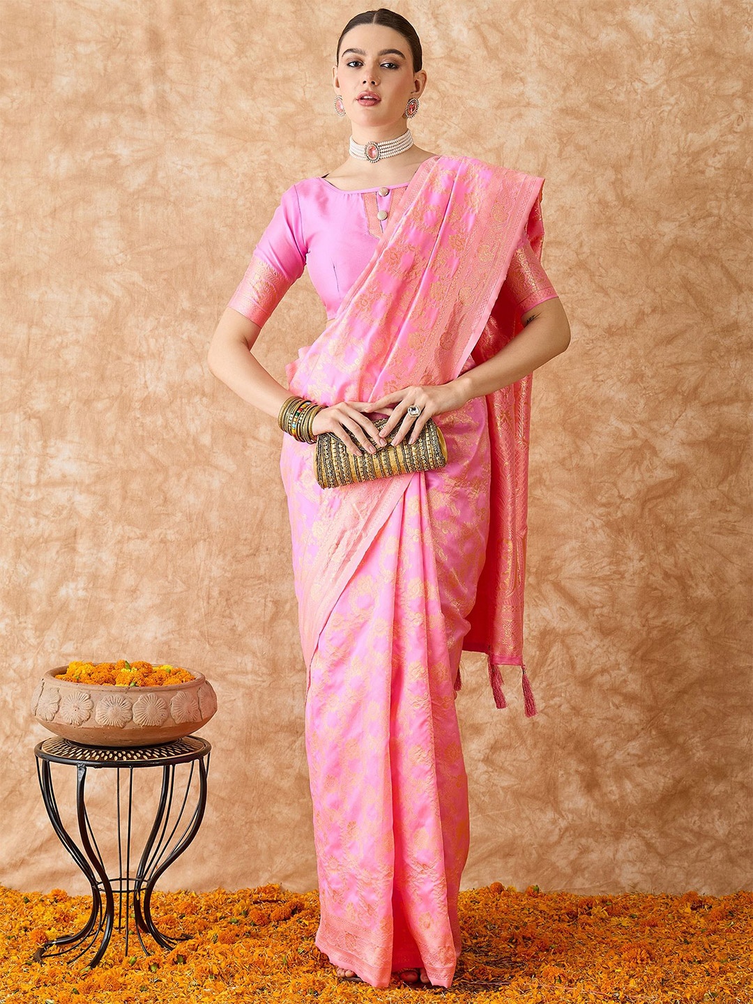 

DEVATITHI Ethnic Motifs Zari Silk Blend Banarasi Saree, Pink