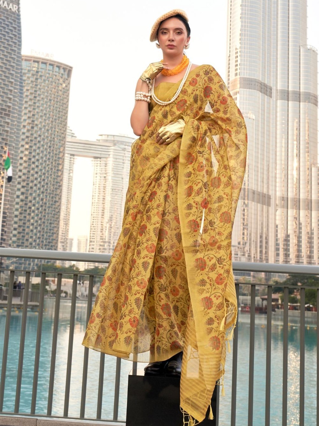 

BLENDIFY Floral Tissue Banarasi Saree, Yellow