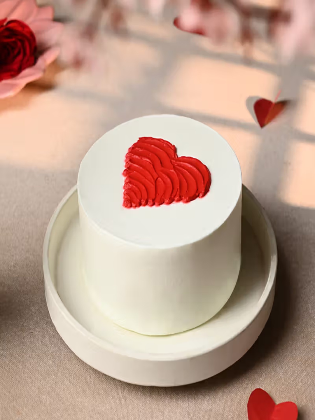 

Floweraura Chocolate Eggless Round Shape Cake - 300g, White