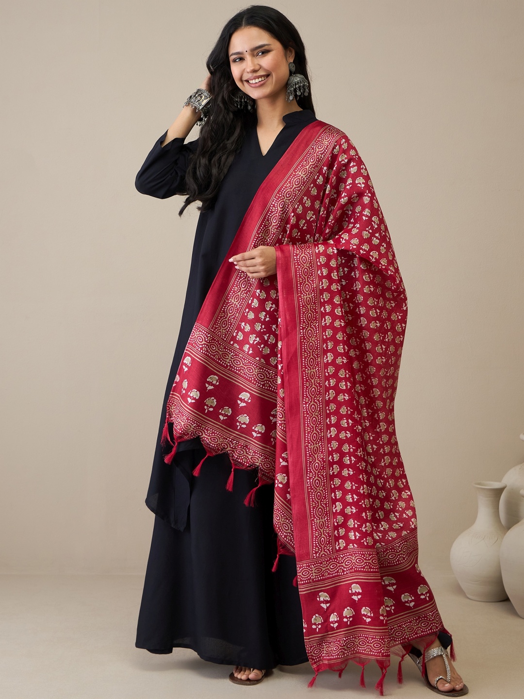 

InWeave Women Kurta With Dupatta, Black