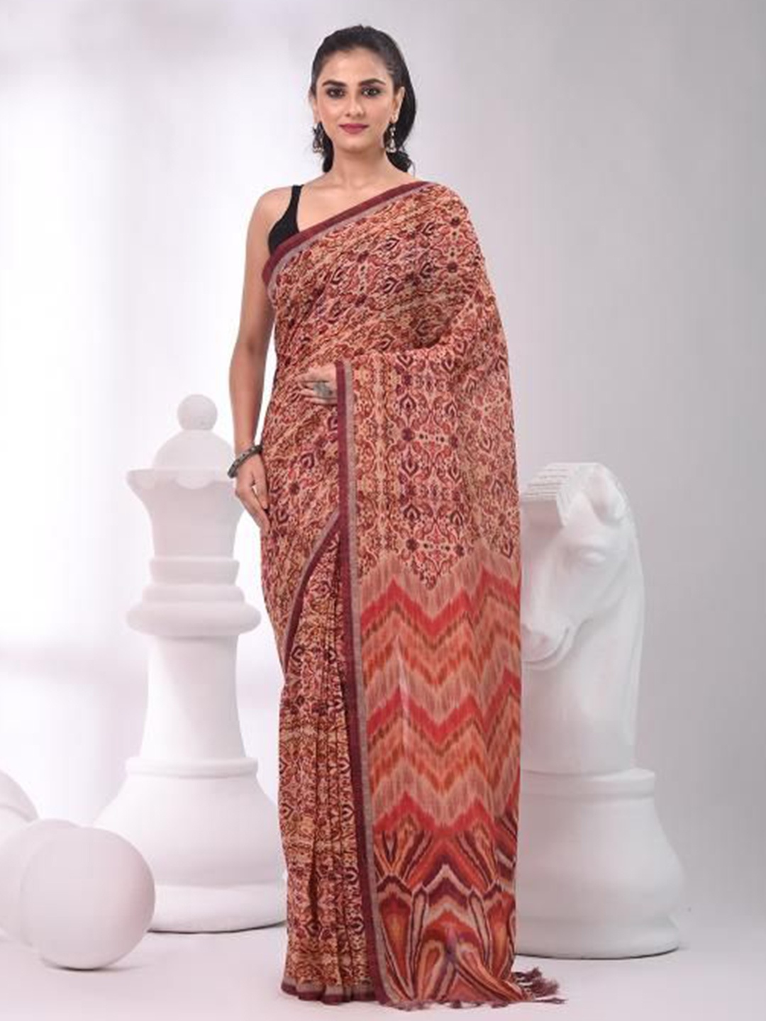 

VIBHAVARI Ethnic Motifs Silk Cotton Saree, Peach