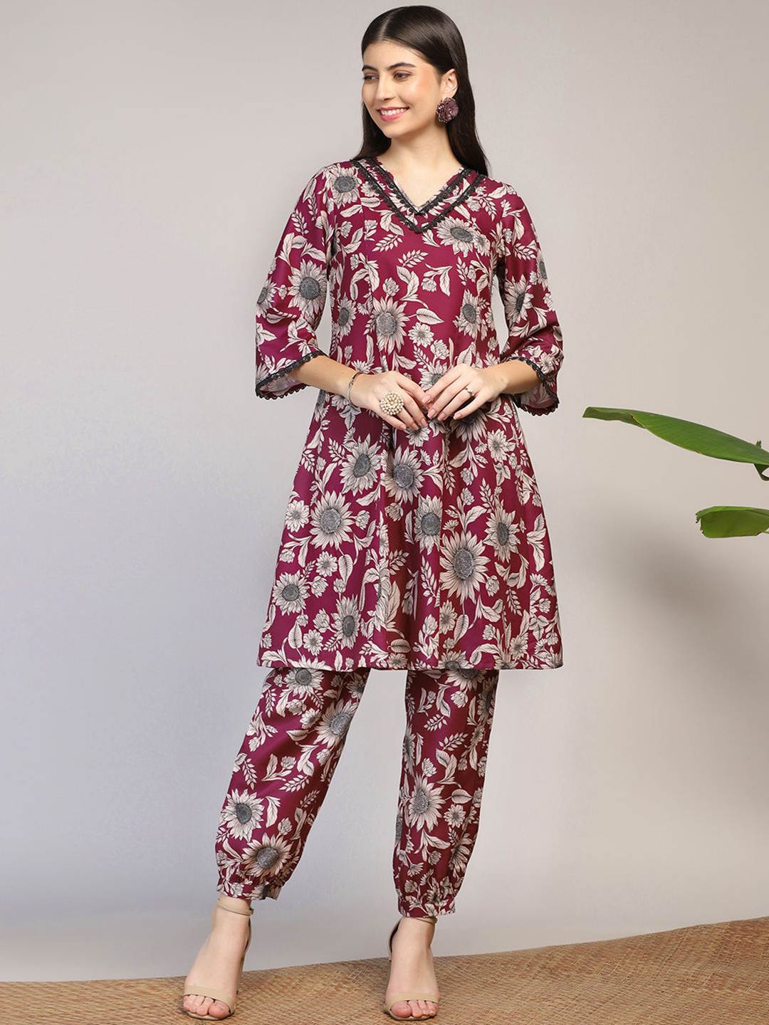 

Moda Rapido Women Floral Printed Regular Kurta with Trousers, Magenta