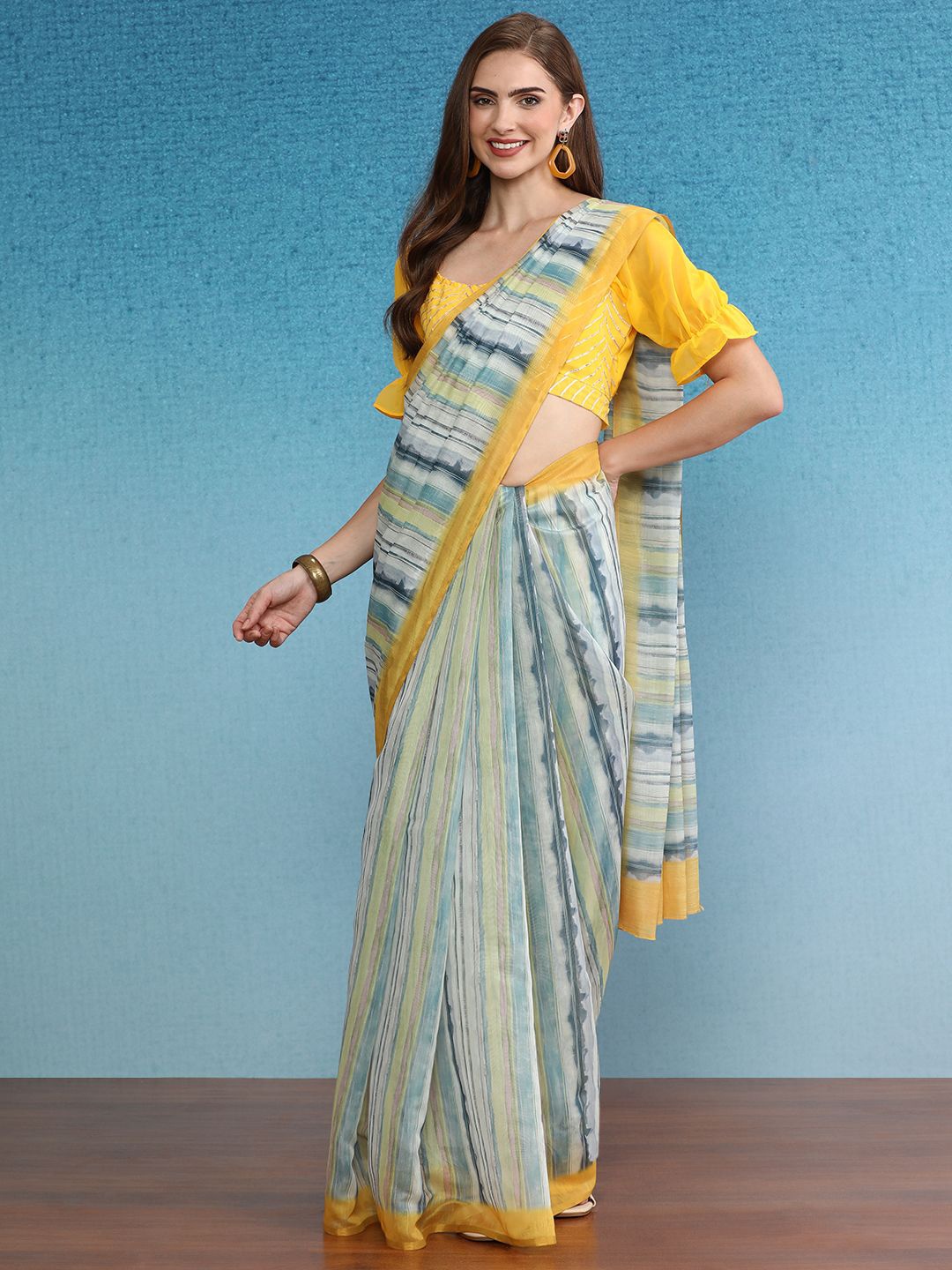 

DIVASTRI Chanderi Cotton Digital Printed Floral Saree With Tassels, Grey