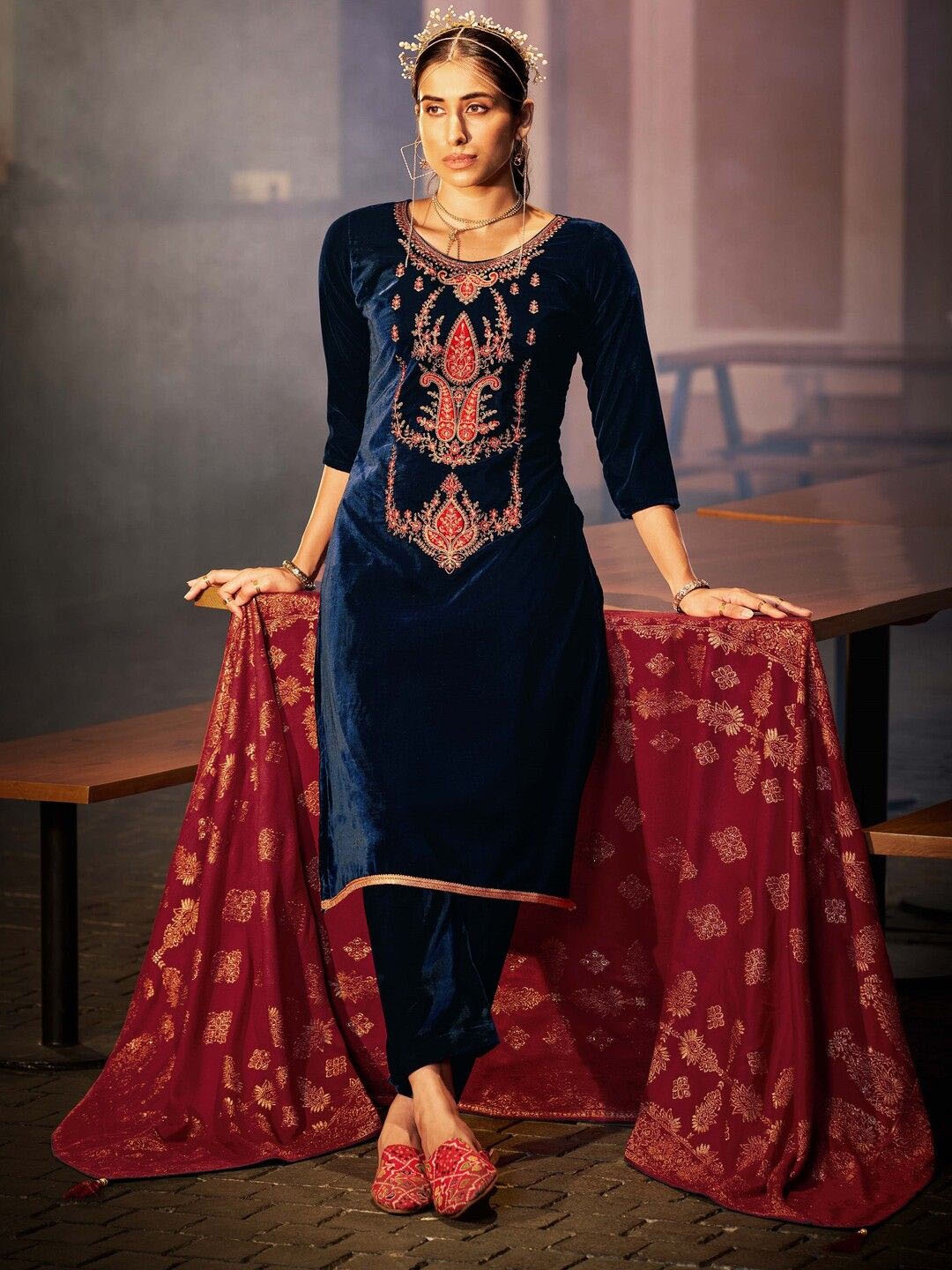 

DRAVINAM Trends Paisley Embroidered Velvet Unstitched Dress Material, Navy blue