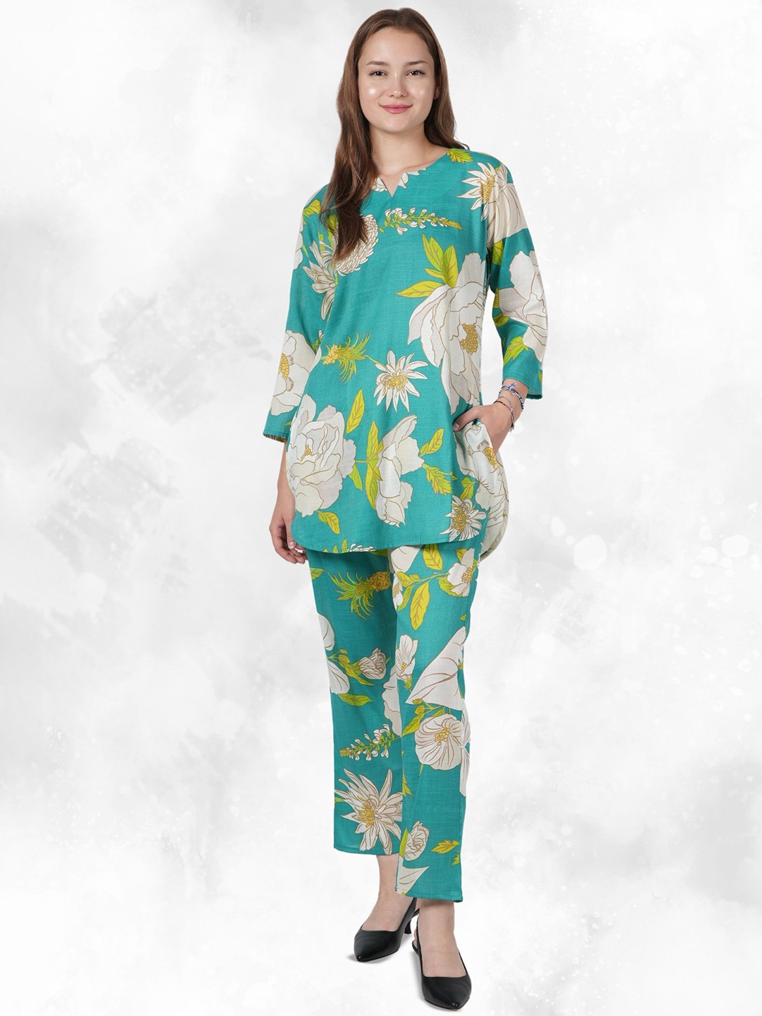 

BAESD Floral Printed Notch Neck Pure Cotton Straight Tunic With Trouser, Green
