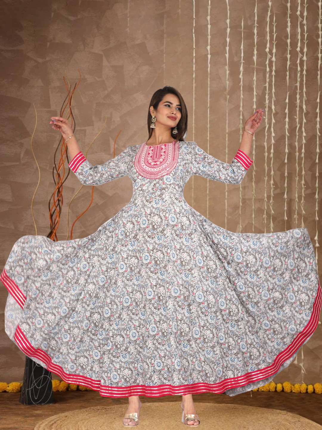 

Wawlooks Bandhani Printed Sequinned Anarkali Kurta, Grey