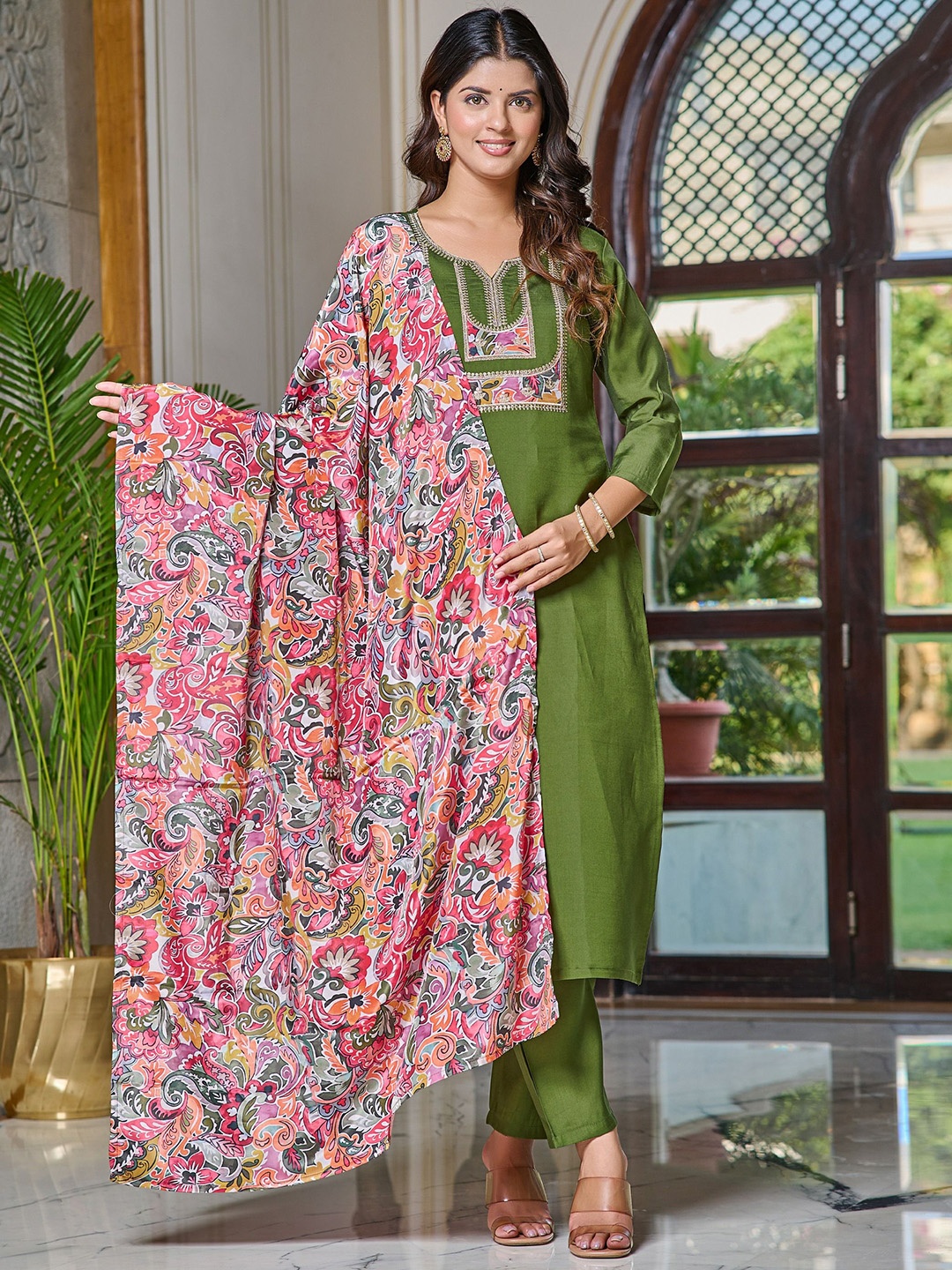 

Vintro Women Ethnic Motifs Embroidered Regular Sequinned Chanderi Cotton Kurta with Trousers & With Dupatta, Green