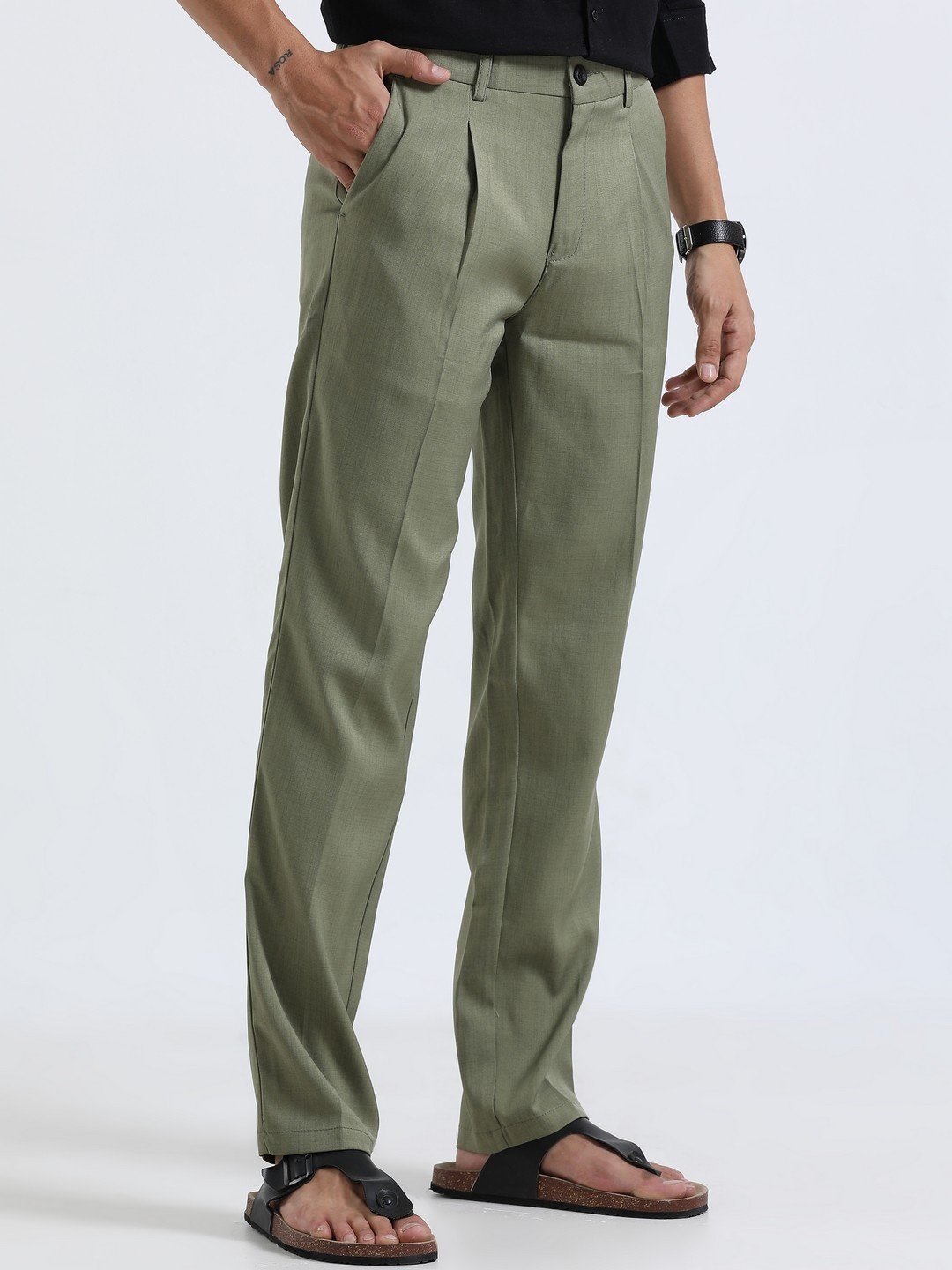 

NEVER NEUD Men Relaxed Straight Fit Bon Voyage Pleated Trousers, Green