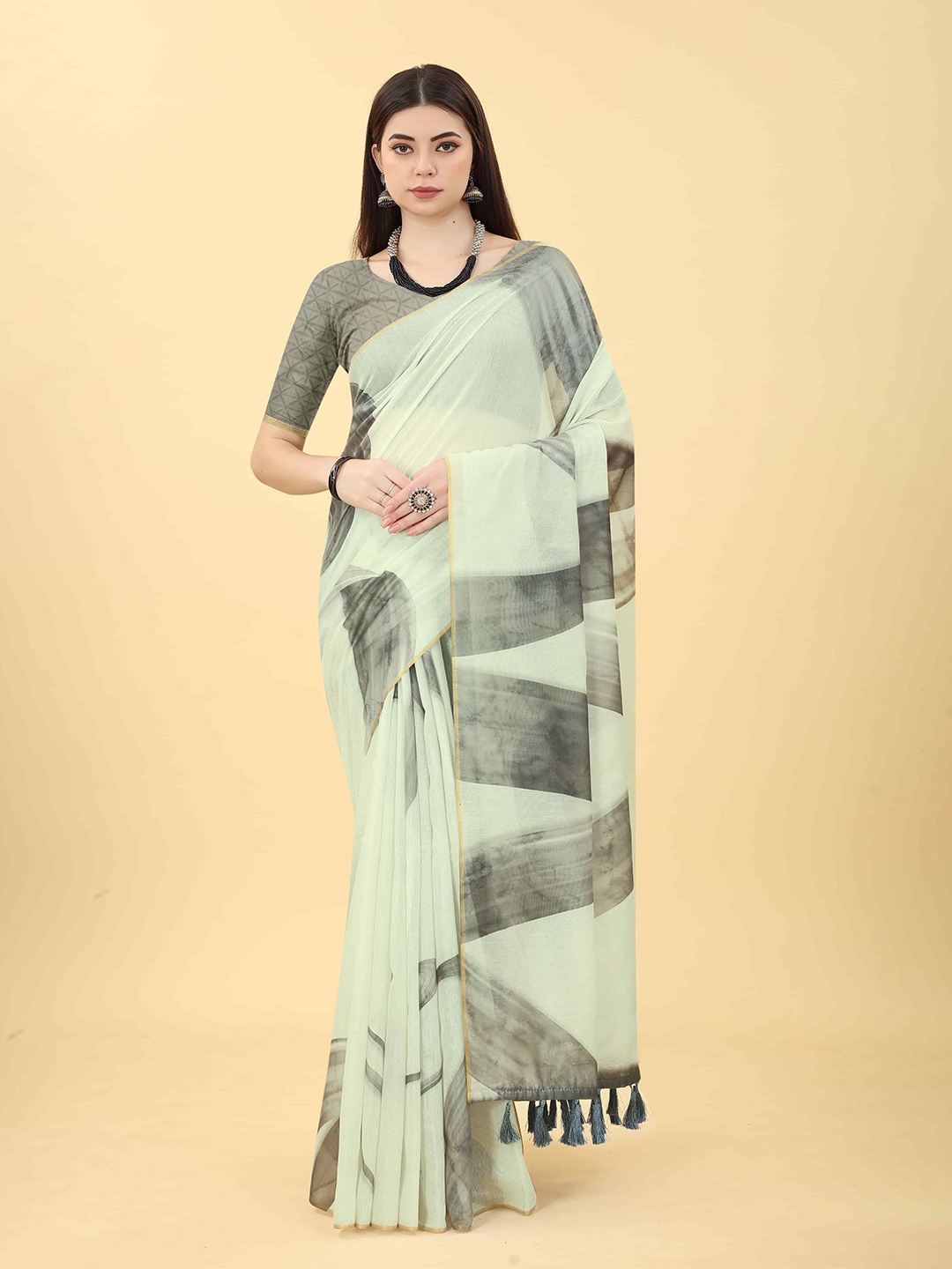 

DIVASTRI Floral Digital Printed Chanderi Cotton Saree With Tassels, Green