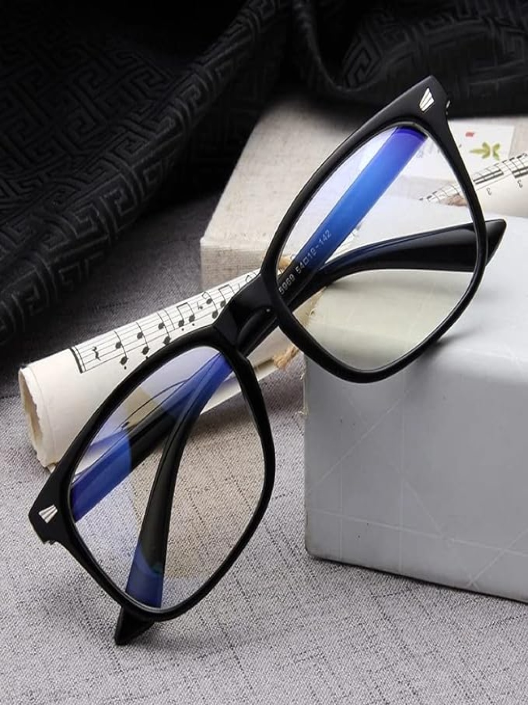 

EYMEN I Unisex Rectangle Sunglasses With UV Protected Lens Wings Black