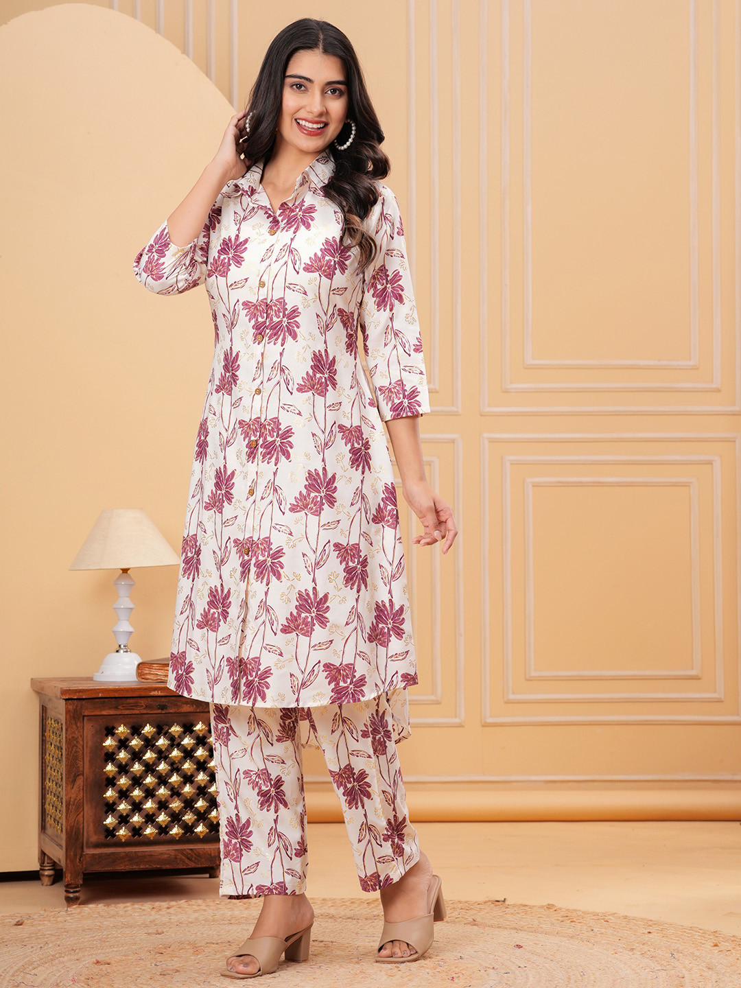 

PINGAKSH Floral Printed Shirt Collar Pure Cotton Straight Kurta With Trousers, White