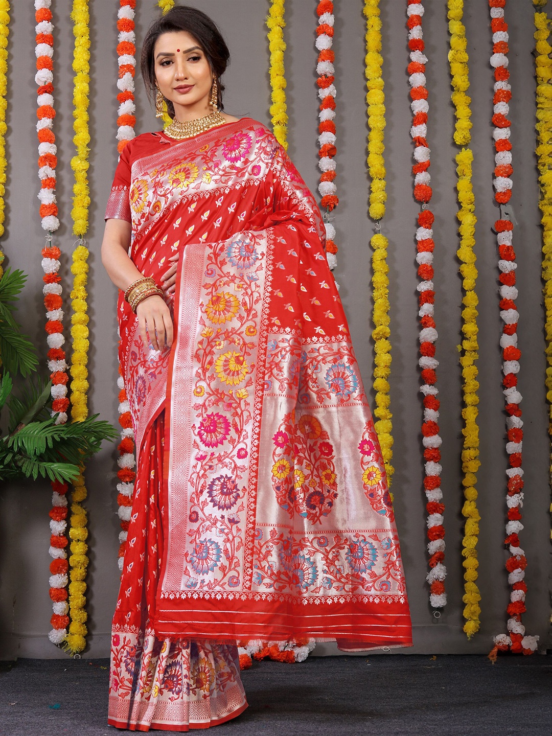 

amirat Woven Design Zari Pure Silk Banarasi Saree, Red