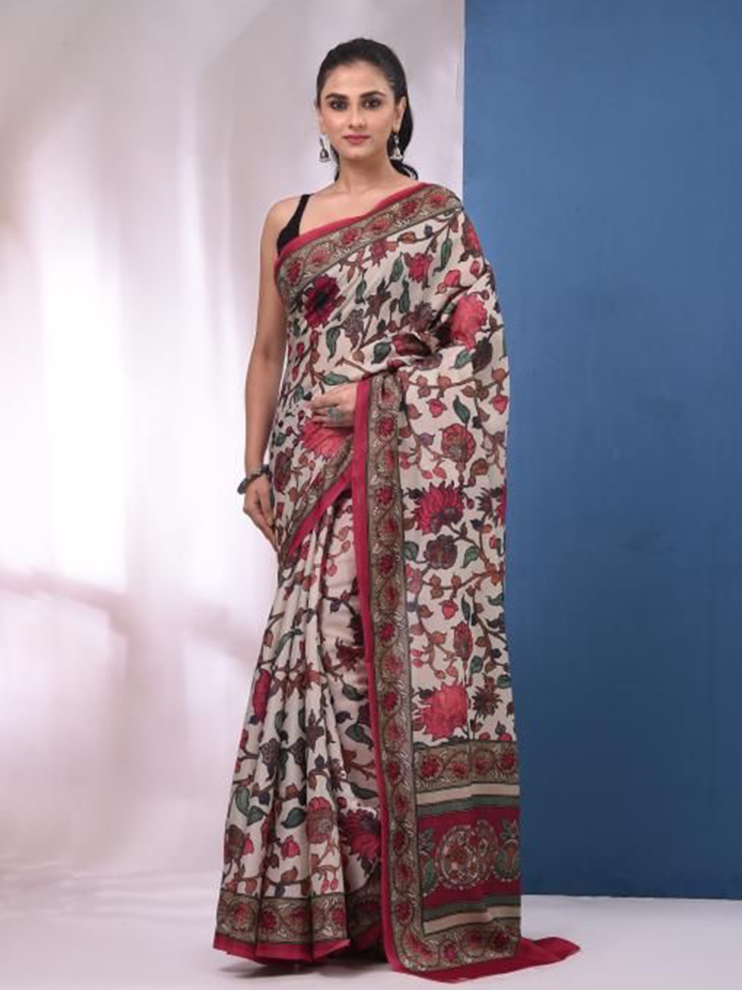 

VIBHAVARI Floral Printed Saree with Blouse Piece, Off white