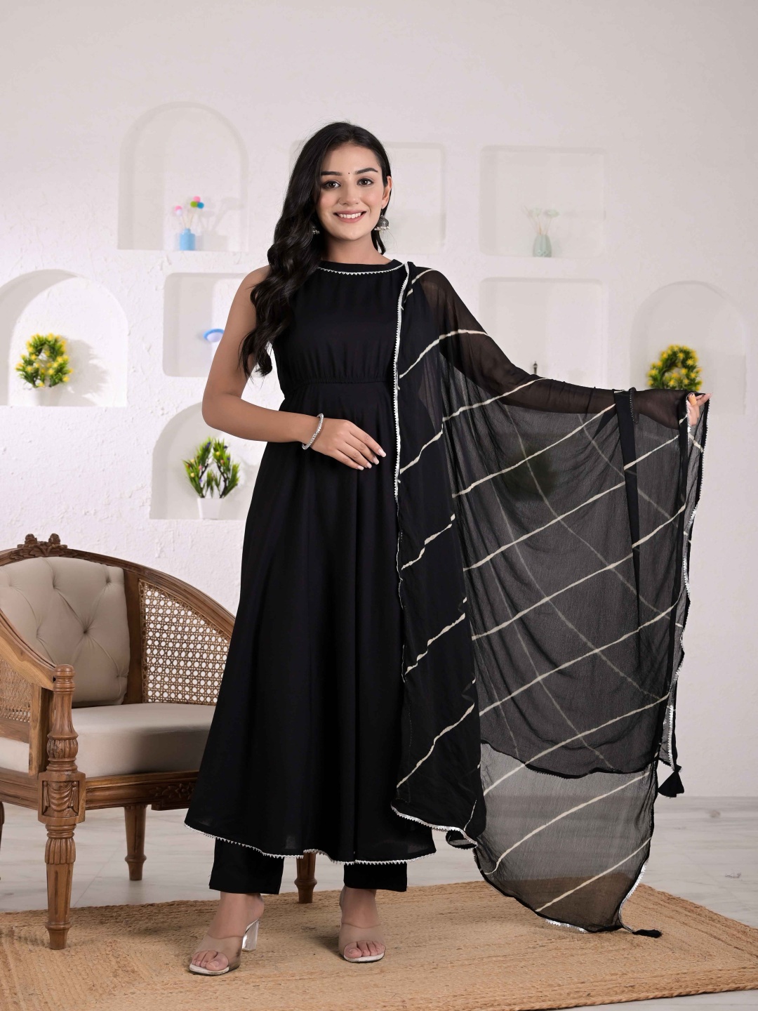 

KASHISHIYA Women Printed Pleated Gotta Patti Kurta with Palazzos & With Dupatta, Black