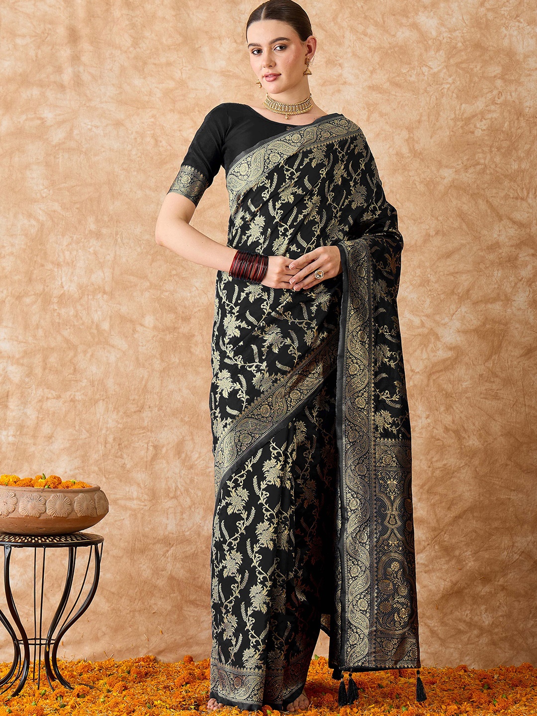 

DEVATITHI Black Banarasi Silk Saree