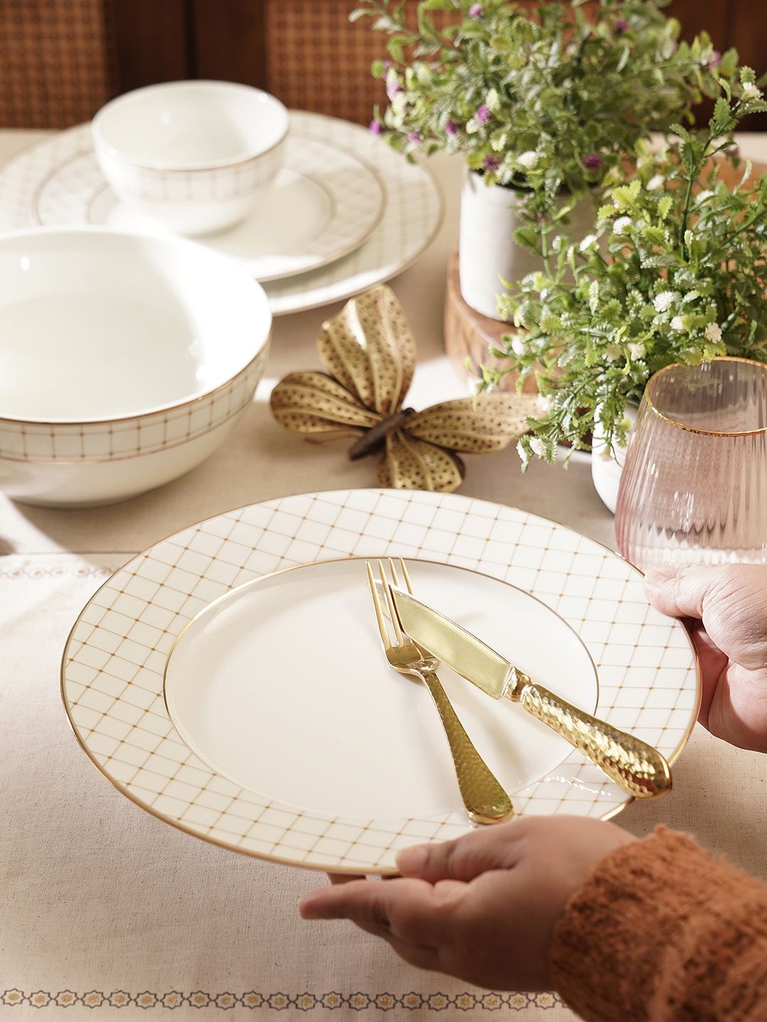 

Pure Home and Living Unisex White Plates