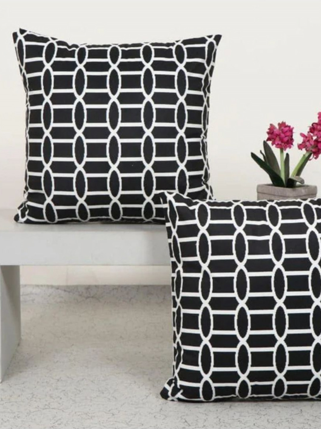 

Aura Black & White 2 Pieces Geometric Printed Square Shaped Cushion Covers