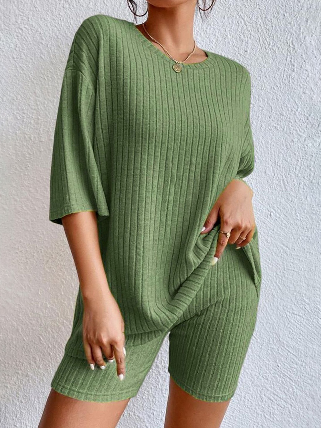 

Errabelly Round Neck T-Shirt With Shorts, Green