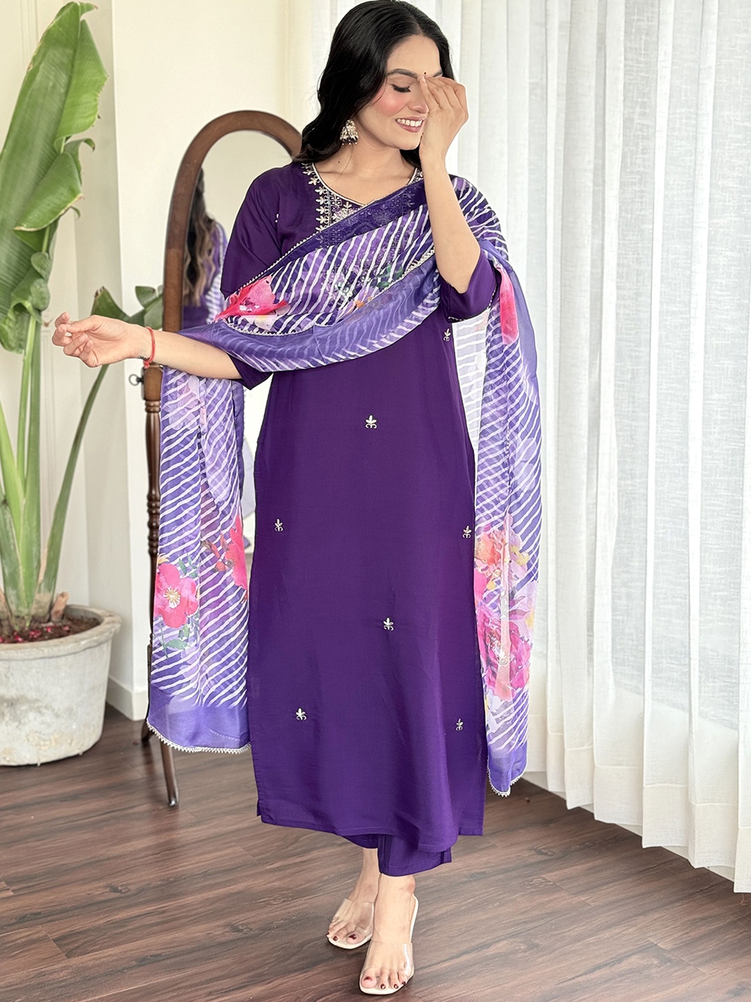 

Kurti Culture Women Floral Embroidered Regular Thread Work Kurta with Trousers & With Dupatta, Purple