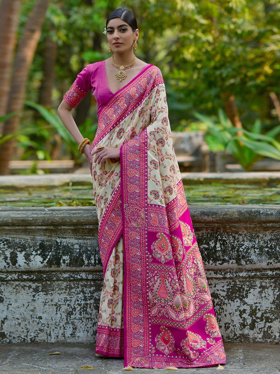 

VISHNU WEAVES Magenta Cream Ethnic Motifs Woven Design Zari Pashmina Silk Sarees