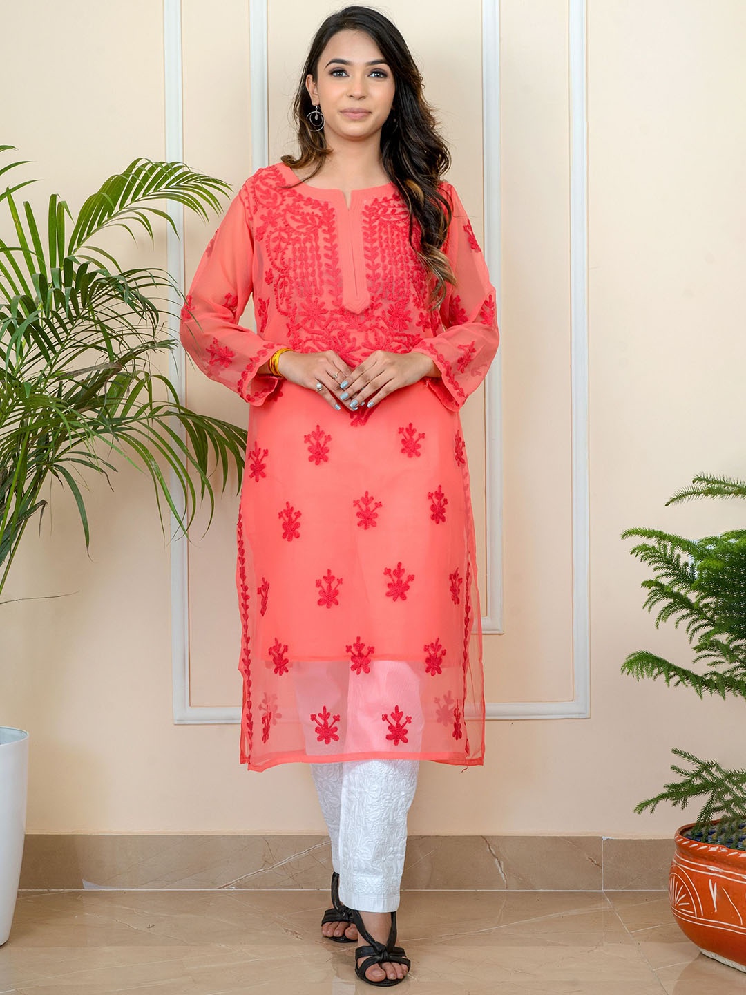 

ADR CHIKAN Floral Embroidered Notch Neck Georgette Straight Kurta, Peach