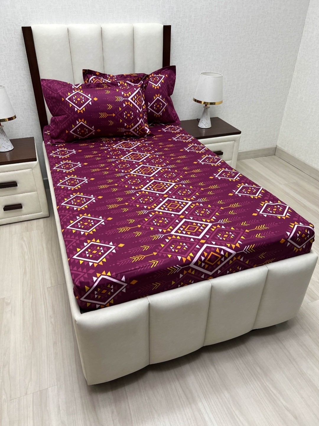 

Pure Decor Lounge Fur Maroon Printed Pure Cotton 210 TC Single Bedsheet Set 1.73m x 2.36m